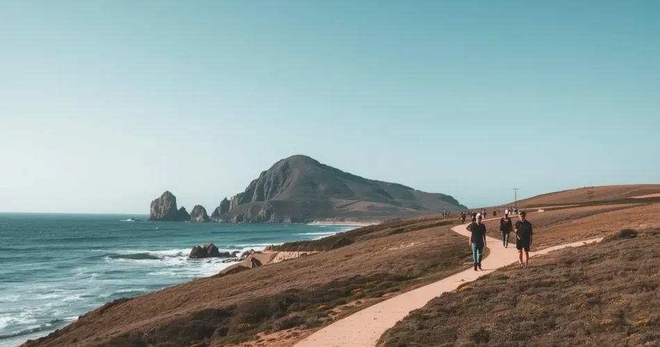 Morro Rock Visitor Guide: History, Scenic Views & Travel Tips